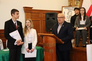 Zdjęcie główne dla wydarzenia: XVI Powiatowy Konkurs Literacko - Plastyczny „Co mi w duszy gra…” zorganizowany przez Liceum Ogólnokształcące im. Tadeusza Kościuszki w Turku