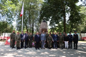 Zdjęcie główne dla wydarzenia: Powiat Turecki uczcił 104. rocznicę Bitwy Warszawskiej oraz Święto Wojska Polskiego i