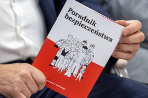 Zdjęcie główne dla wydarzenia: „Poradnik bezpieczeństwa” dla wszystkich Polaków